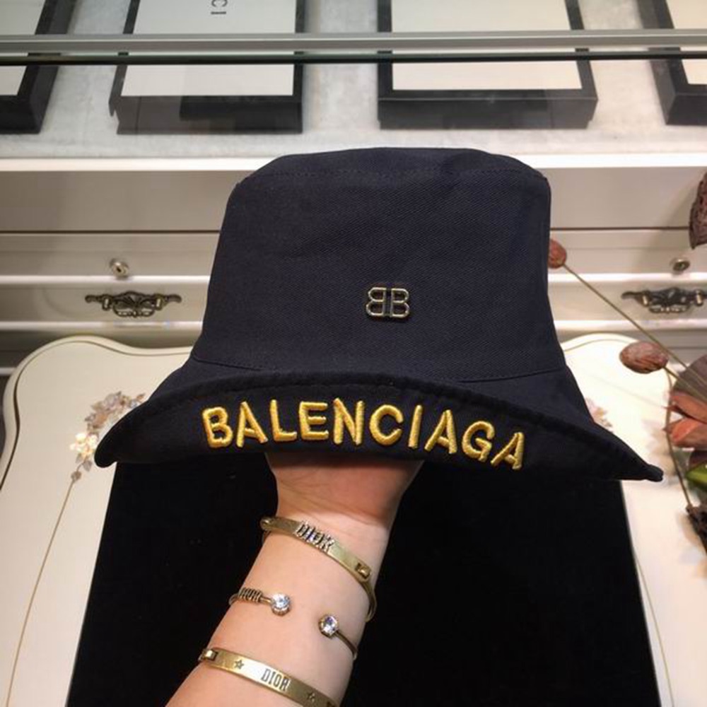 Ba*len*cia*ga hat